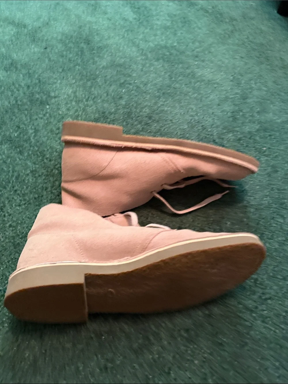 Clarks Men’s tan Suede Chukka Boots